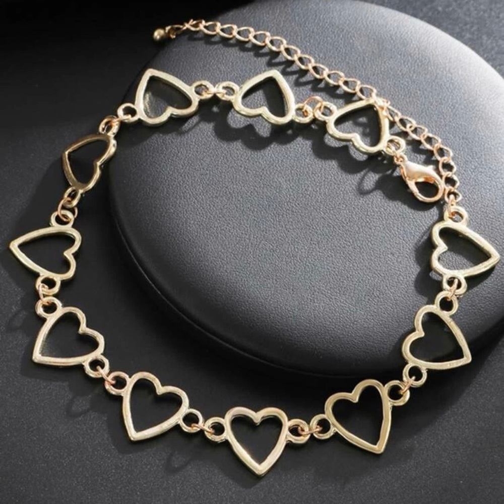 3/$30 💛 All around Heart Choker - Picture 6 of 12